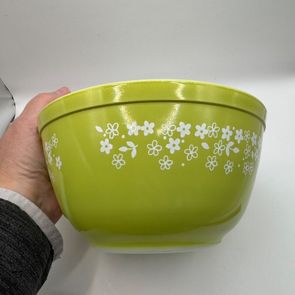 Pyrex Spring Blossoms Crazy Daisy Mixing Bowls Set of 3 Green 401, 402, 403. - Picture 10 of 14